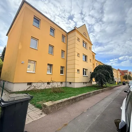 5 Monteure Whg Benkendorfer Str 21 * Halle (Saale)