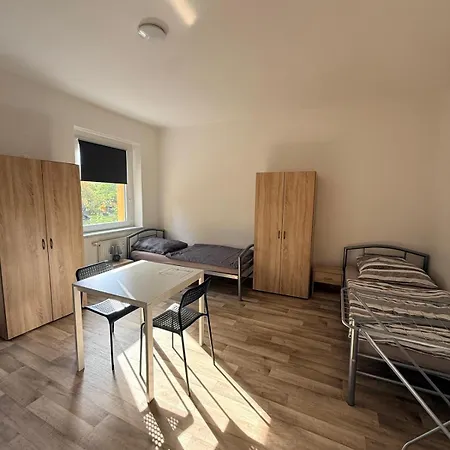 5 Monteure Whg Benkendorfer Str 21 * Halle (Saale)