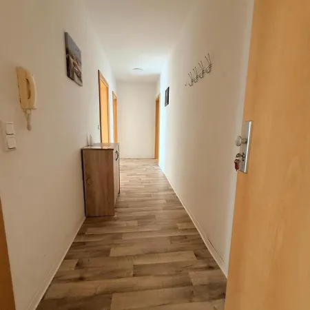 5 Monteure Whg Benkendorfer Str 21 *